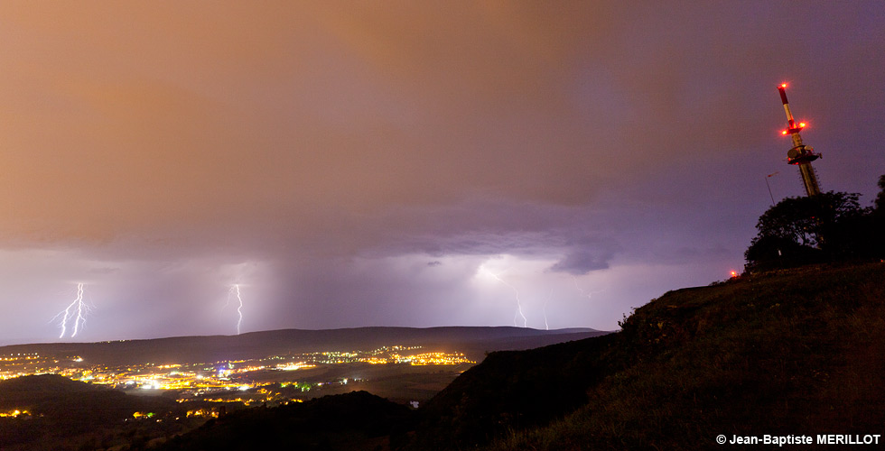 Photo d'orage sur Besançon